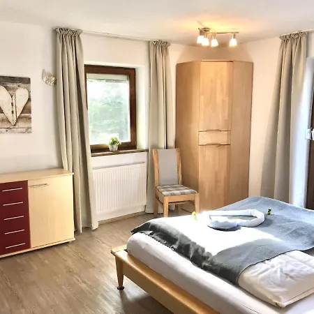 Almdiele Apartment *